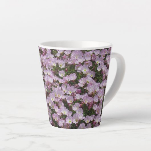 Latte Tasse - Champ de fleurs roses (Angle droit)