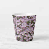 Latte Tasse - Champ de fleurs roses (Devant)