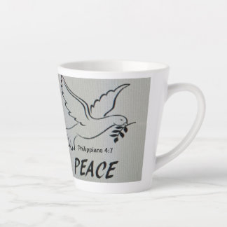 Latte Une tasse avec colombe de la paix et écriture