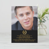 Laurel Crown Photo Graduation Invitation (Debout devant)