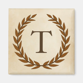 Laurel Wreath op Initiaal T van het Parchment Mono Magneet