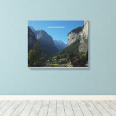 Lauterbrunnen Valley Canvas Muurprint (Insitu (Houten vloer))