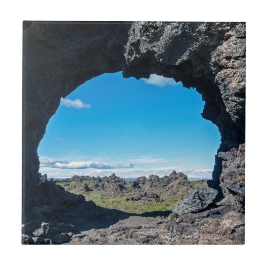 Lava-venster in Dimmuborgir, gebied Myvatn - IJsla Tegeltje (Voorkant)