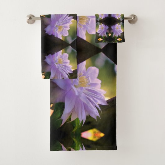 Lavande Clematis Fleur Dans Trellis Abstrait (En situation)