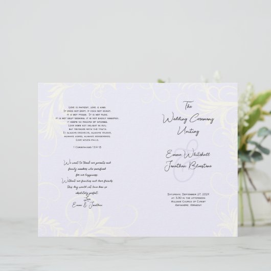 Lavande Flourish Folded Church Wedding Programme (Debout devant)