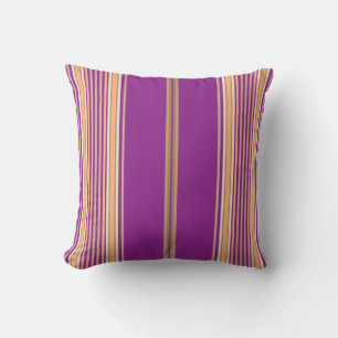 Lavande violet, tan et blanc sur un Coussin