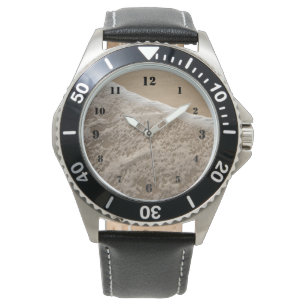 Lave-linge blanc sur la montre de plage