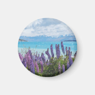 Lavendel aan de oever van het meer magneet