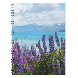 Lavendel aan de oever van het meer notitieboek
