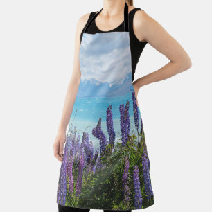 Lavendel aan de oever van het meer schort