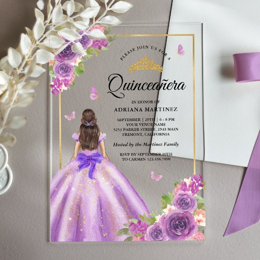 Lavendel Bloemige Jurk Vlinder Goud Quinceanera Acryl Uitnodigingen
