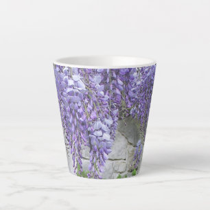 LAVENDEL WISTERIA "DRUPPELEN" TEGEN STENEN MUUR LATTE MOK