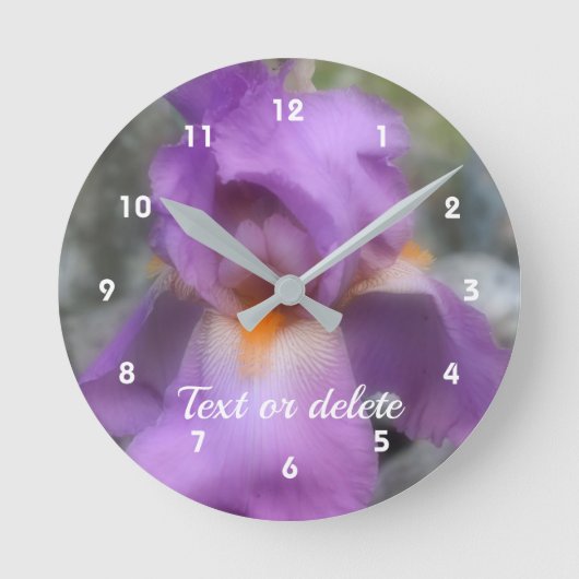 Lavender Bearded Iris Flower Personalized Ronde Klok (Voorkant)