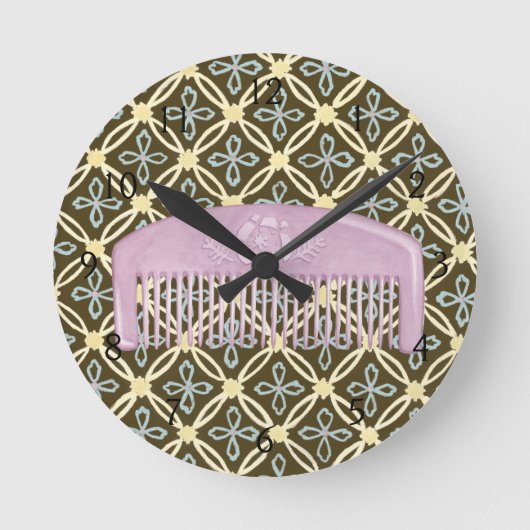 Lavender Comb over Chocolate Background Ronde Klok (Voorkant)