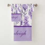 Lavender Meadows Monogrammed Bad Handdoek (Insitu)