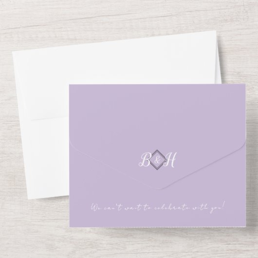 Lavender Monogramme tout en un mariage Invitation (Verso)