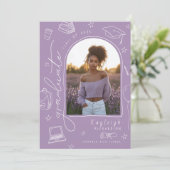 Lavender Retro Photo Graduation Faire-part (Debout devant)