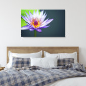 Lavender Water Lily Canvas Afdruk (Insitu (Slaapkamer))