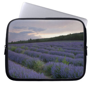 Lavendeveld bij zonsondergang laptop sleeve