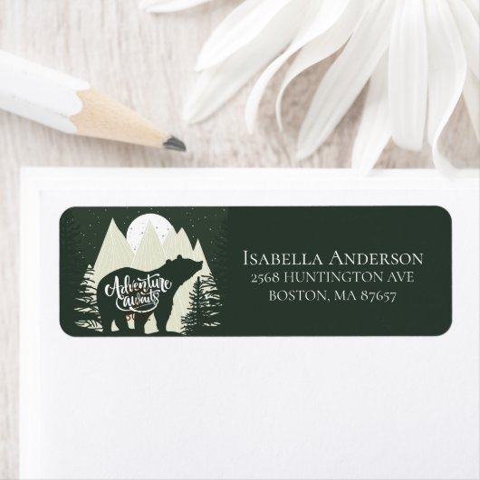 L'aventure attend l'ours C'est un garçon Étiquette (En situation)