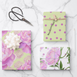 Lavish Peony over bleek groen Inpakpapier Vel