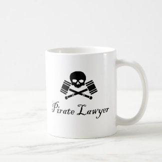 L'avocat de pirate hostile succèdent la tasse