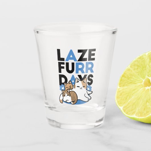 Laze Furr Days - Schattige Lazy Cats Design Shot Glas (Voorkant)