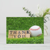 Le baseball, merci avec le baseball sur l'herbe ve (Debout devant)