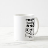 Le beagle têtu dupe la tasse (Devant droit)