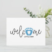 Le bébé est né. Des cartes de naissance. (Debout devant)