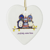 Le bébé fait trois - ornement personnalisable (Droite)