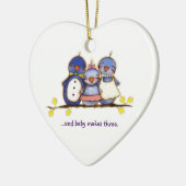 Le bébé fait trois - ornement personnalisable (Gauche)