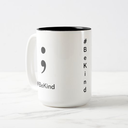 Le #BeKind de tasse de café soit aimable (Devant gauche)