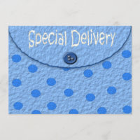 Le bleu pointille des invitations de baby shower