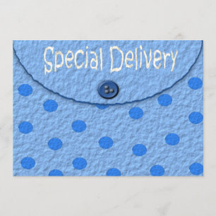 Le bleu pointille des invitations de baby shower
