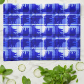 Le bleu rustique de plaid soutient la serviette de (Plié)