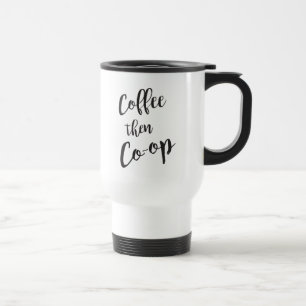 Le café enferment alors la tasse de café de voya