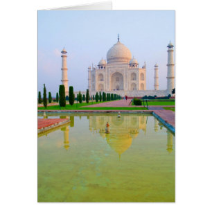 Le calme paisible Taj Mahal mondialement célèbre à