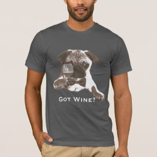 Le carlin drôle a obtenu le T-shirt d'obscurité