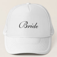 Le casquette noir et blanc formel de la jeune