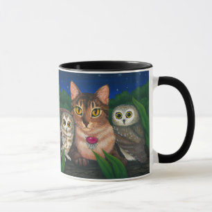 Le chat abyssinien a vu pour affûter la tasse