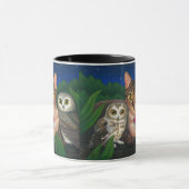 Le chat abyssinien a vu pour affûter la tasse (Centre)