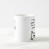 Le chat aime des cordons de secteur - tasse drôle (Centre)
