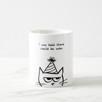 Le chat déteste des anniversaires - tasse de café