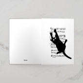 Le chat est accroché à des notes musicales (Mise à l'extérieur)