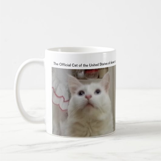 Le chat officiel de la tasse des Etats-Unis (Gauche)