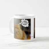 Le chat persan a besoin de la tasse de café (Devant gauche)