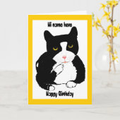 Le chat sur une carte d'anniversaire ajoutent le (Fleur jaune)