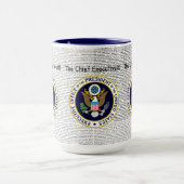 Le chef de l'exécutif du parti Presidente US Mug (Centre)