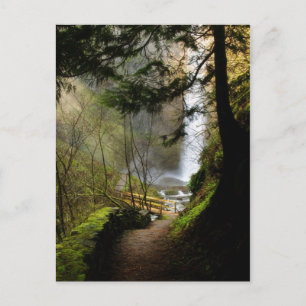 Le chemin vers la carte postale de Latourell Falls